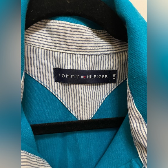 💙Tommy Hilfiger Size Large Men’s Turquoise Golf Shirt with a high - low hem. - Picture 2 of 4